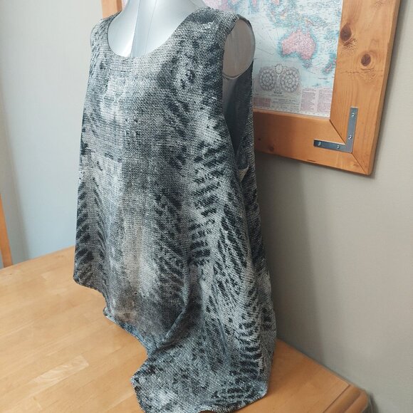 Worthington Plus Size Black and Grey Symmetrical Sleeveless Top Women's 2X - Picture 3 of 10